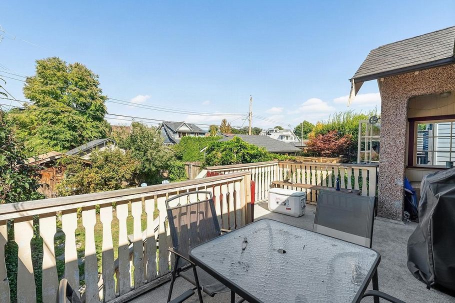 2521 Kitchener Street Vancouver, BC - 13