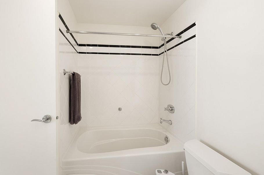 1108 170 W 1st Street North Vancouver, BC - 30