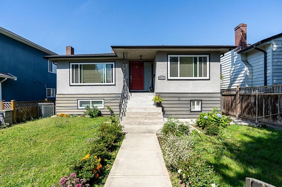2873 E 54th Avenue Vancouver, BC - 1
