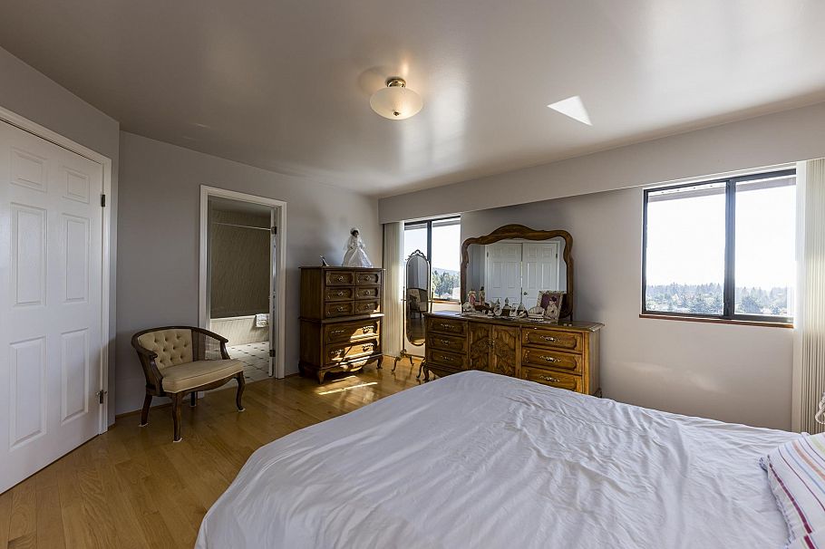 557 Tempe Crescent North Vancouver, BC - 24