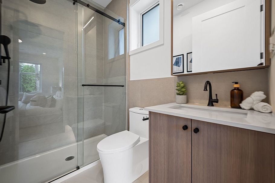 2545 E 2nd Avenue Vancouver, BC - 30