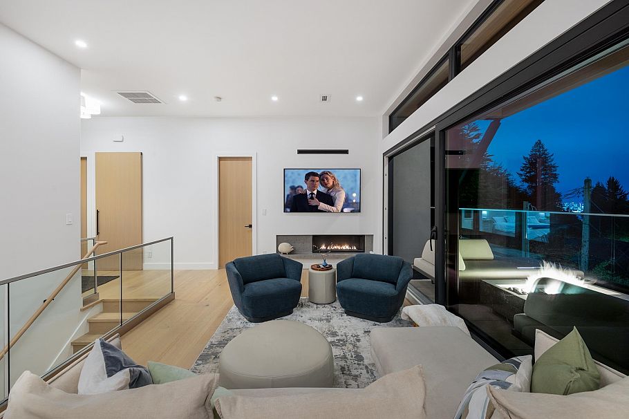 255 Sandringham Crescent North Vancouver, BC - 8