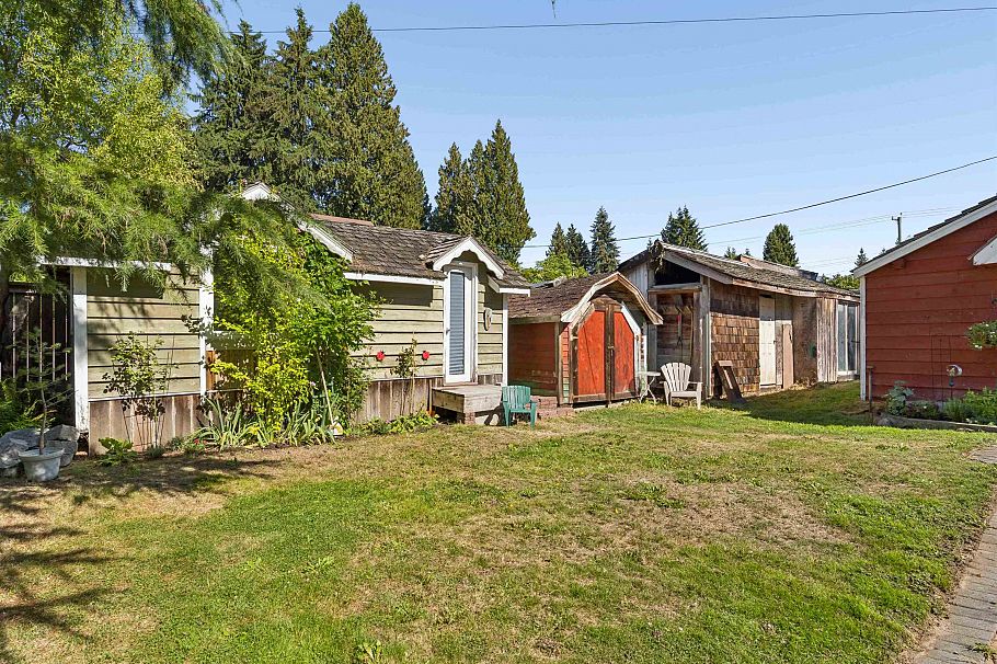 788 E 26th Street North Vancouver, BC - 33