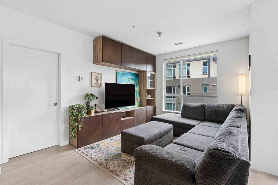 405 3581 Ross Drive Vancouver, BC - 3