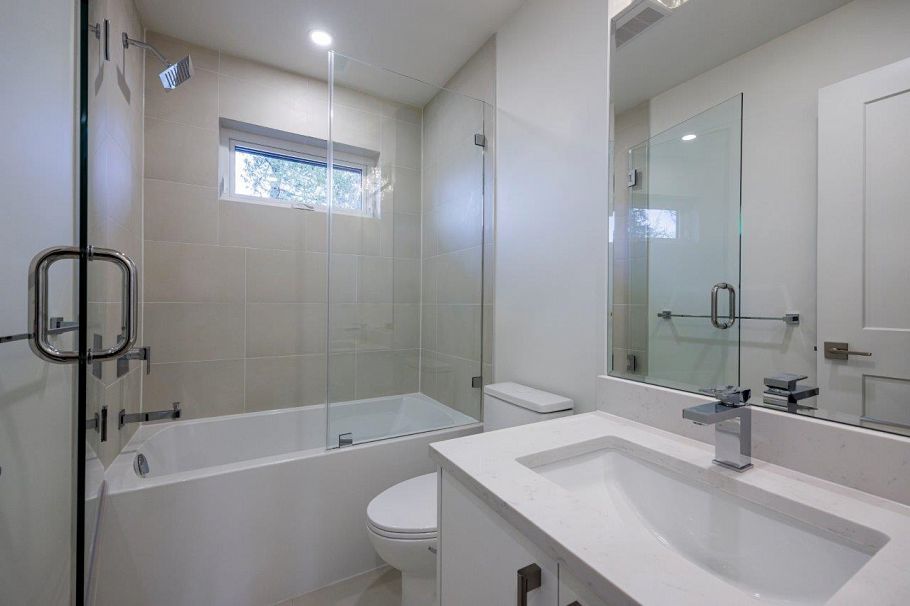254 E 18th Street North Vancouver, BC - 32