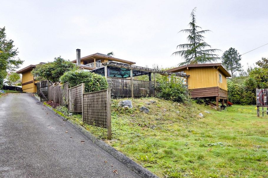 534 Beachview Drive North Vancouver, BC - 21