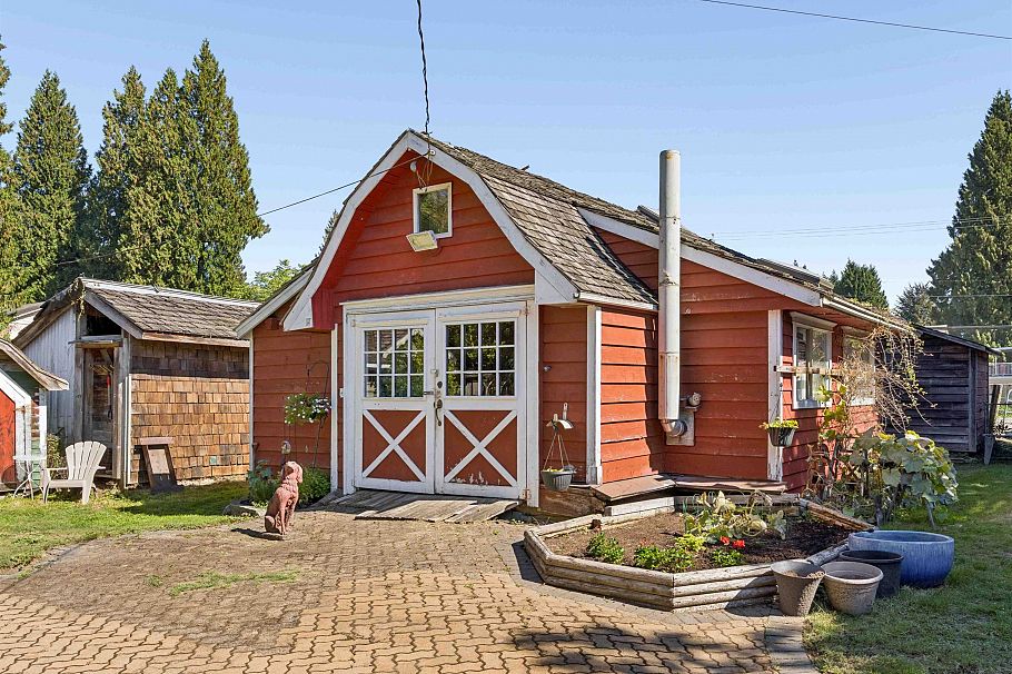 788 E 26th Street North Vancouver, BC - 36