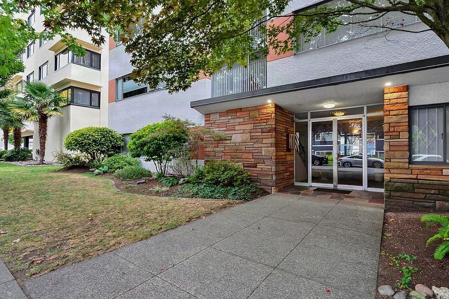 105 1879 Barclay Street Vancouver, BC - 1
