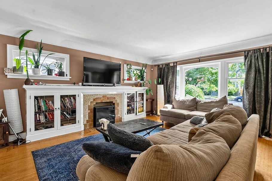 2521 Kitchener Street Vancouver, BC - 3