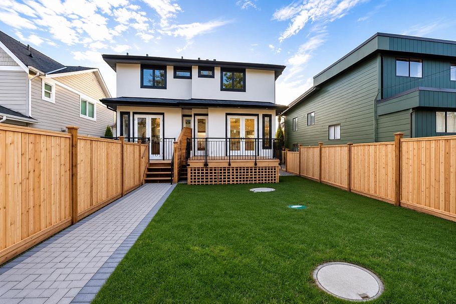 254 E 18th Street North Vancouver, BC - 9