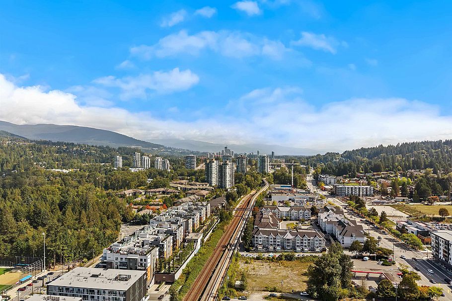 215 3606 Aldercrest Drive North Vancouver, BC - 31
