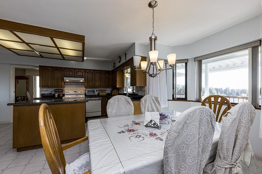 557 Tempe Crescent North Vancouver, BC - 14