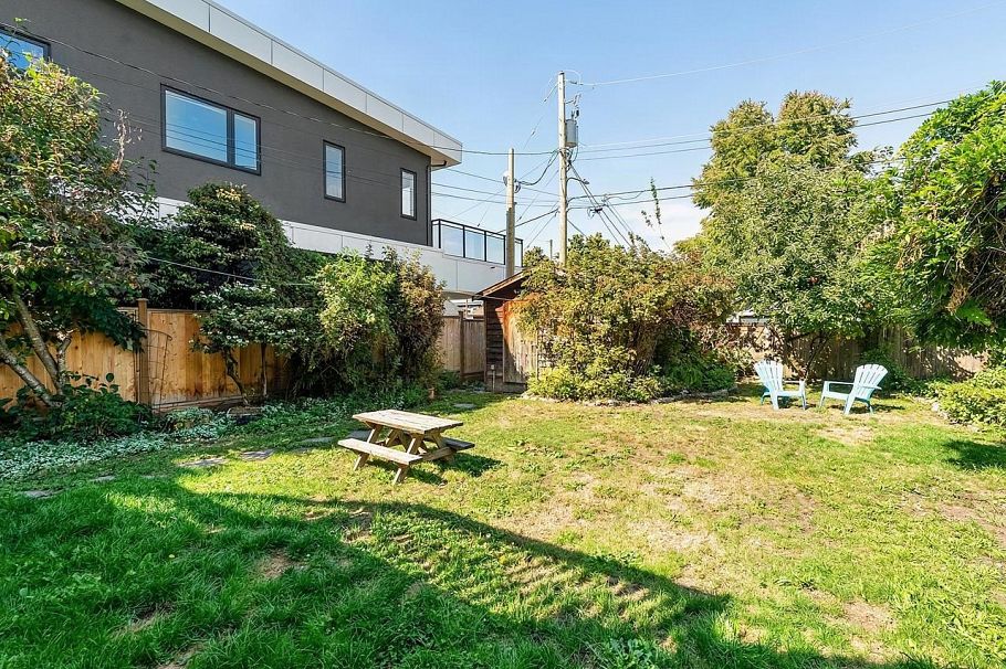 2521 Kitchener Street Vancouver, BC - 14