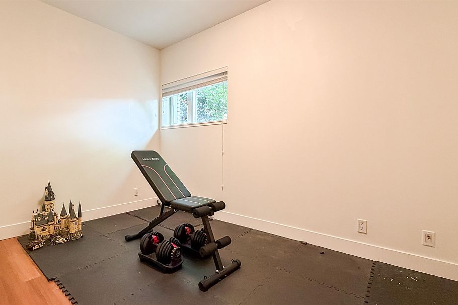 390 E 11th Avenue Vancouver, BC - 24