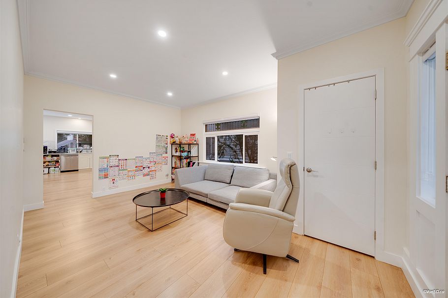 2343 W 45th Avenue Vancouver, BC - 4