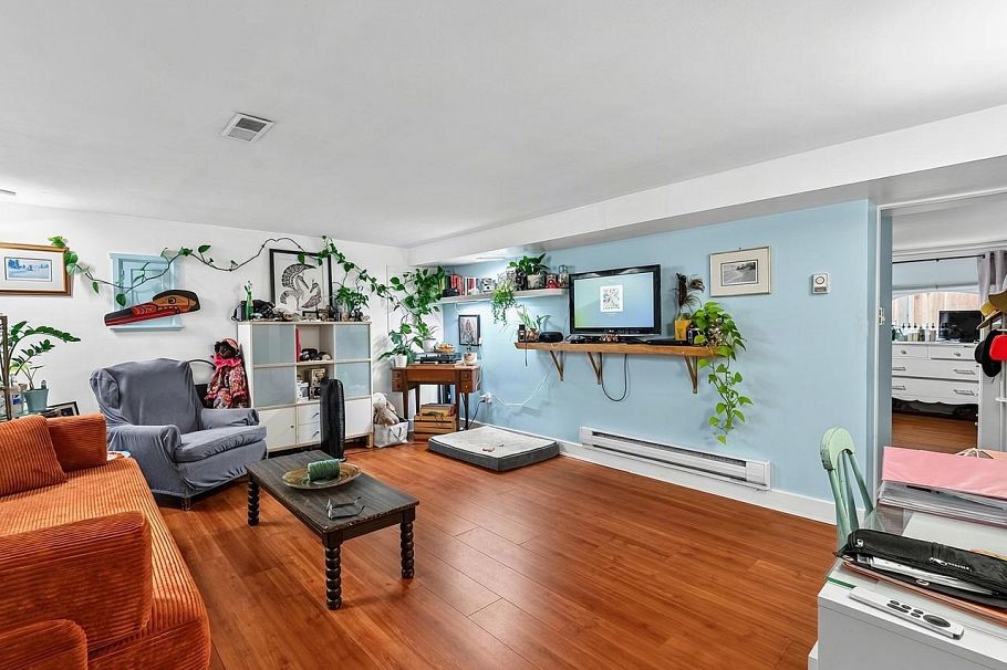2521 Kitchener Street Vancouver, BC - 19