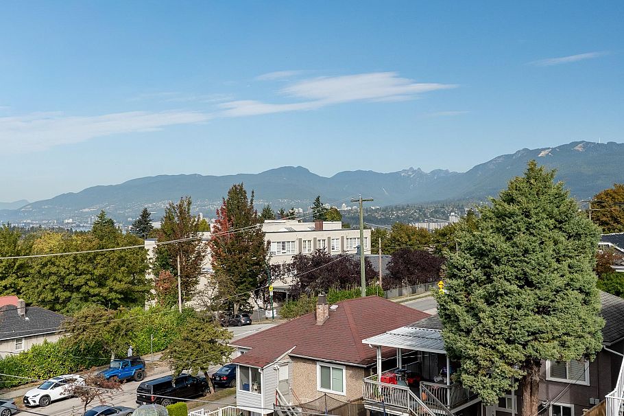 PH9 388 Kootenay Street Vancouver, BC - 24