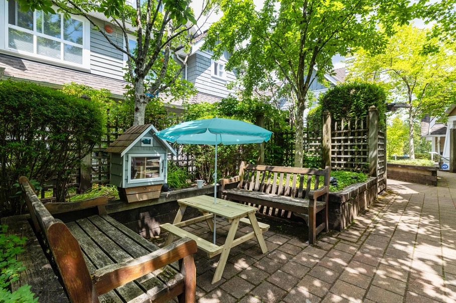 25 2688 Mountain Highway North Vancouver, BC - 26