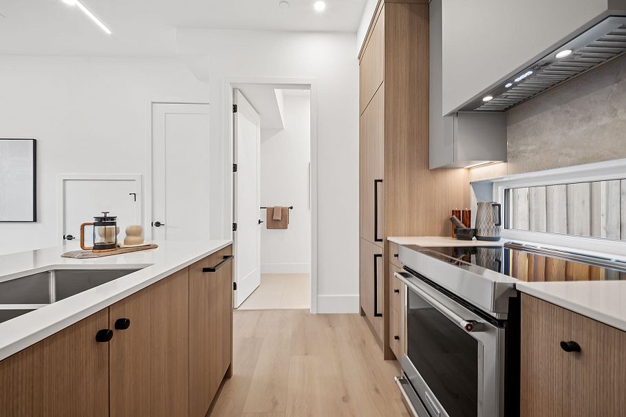 2545 E 2nd Avenue Vancouver, BC - 21