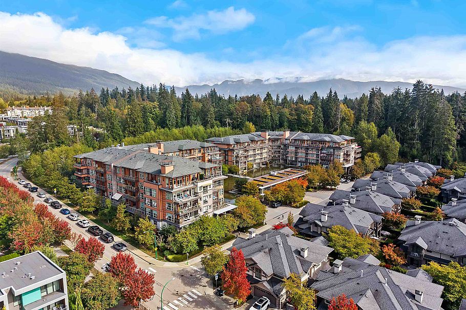 215 3606 Aldercrest Drive North Vancouver, BC - 32