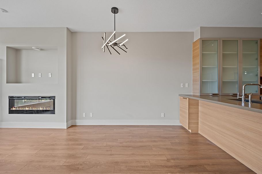 215 3606 Aldercrest Drive North Vancouver, BC - 7