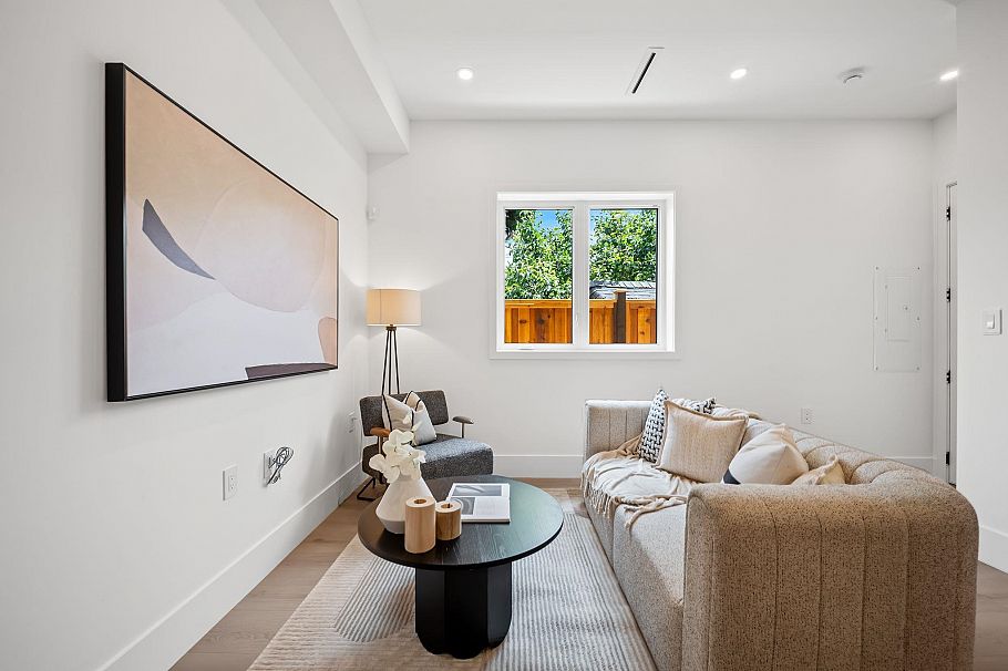 2545 E 2nd Avenue Vancouver, BC - 9