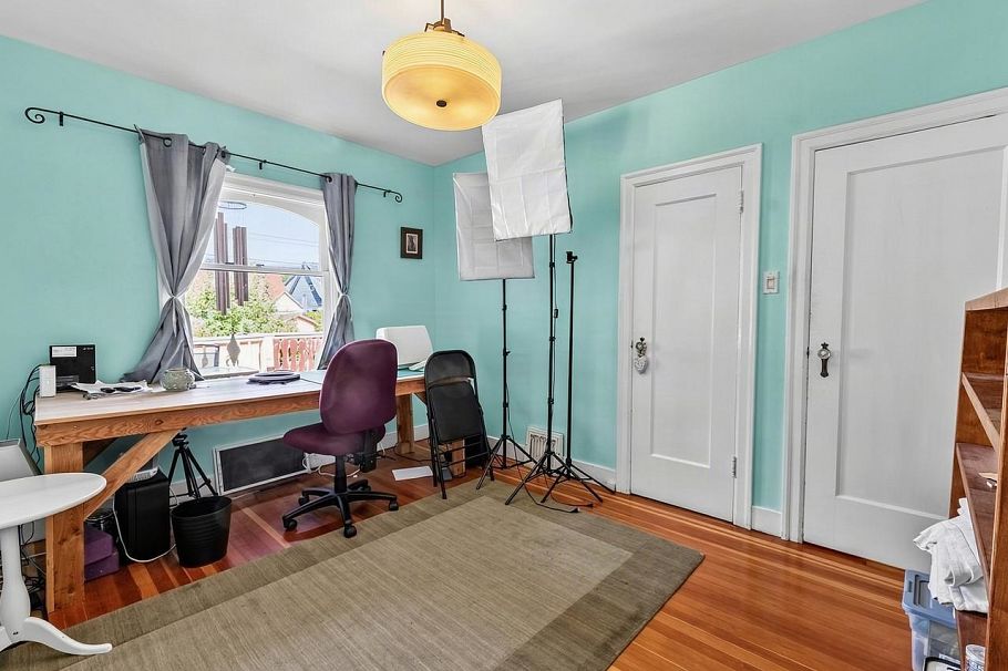 2521 Kitchener Street Vancouver, BC - 10