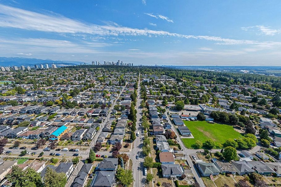 2873 E 54th Avenue Vancouver, BC - 31