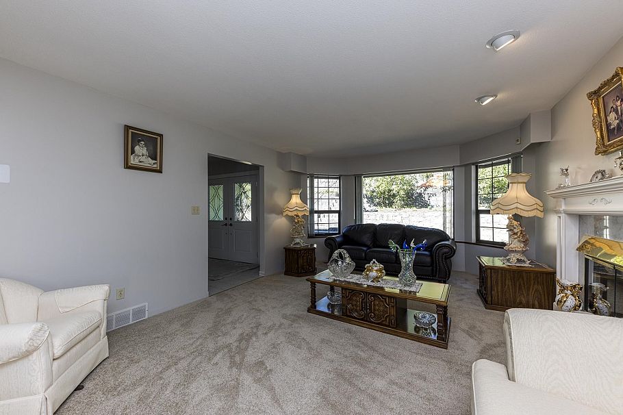 557 Tempe Crescent North Vancouver, BC - 6