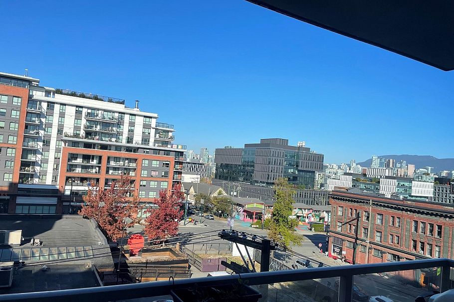 716 250 E 6th Avenue Vancouver, BC - 4