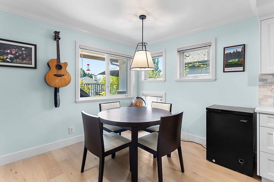1121 St. Andrews Avenue North Vancouver, BC - 11
