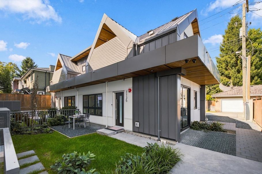 1135 W 33rd Avenue Vancouver, BC - 1
