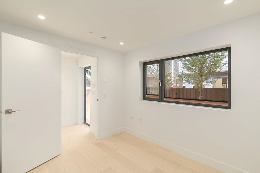 22 W 14th Avenue Vancouver, BC - 13