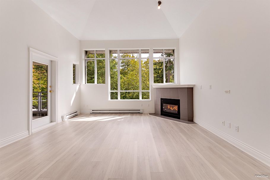 405 3625 Windcrest Drive North Vancouver, BC - 3