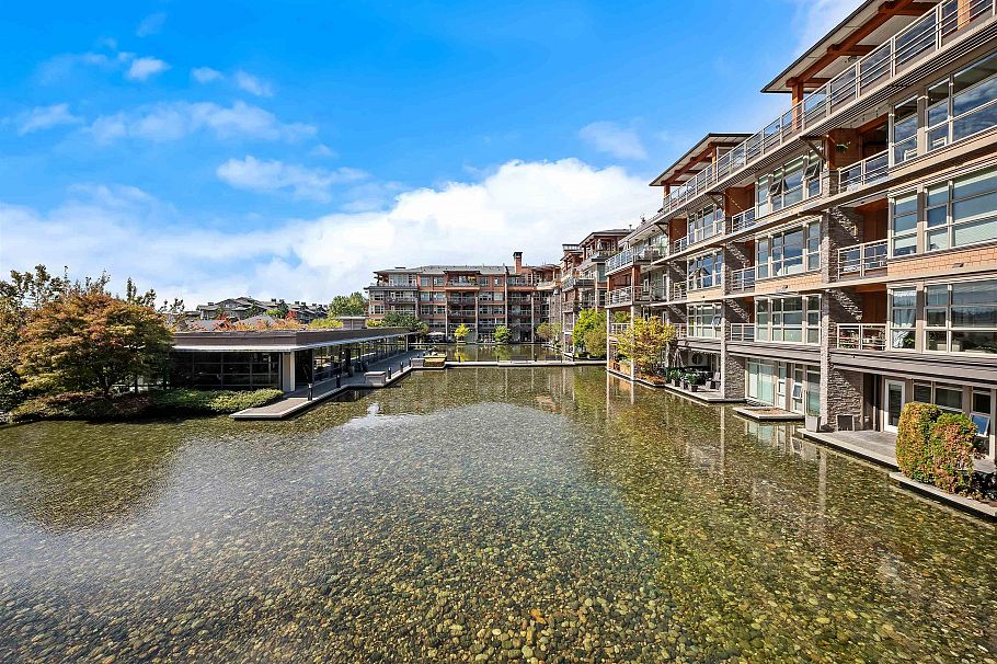 215 3606 Aldercrest Drive North Vancouver, BC - 16