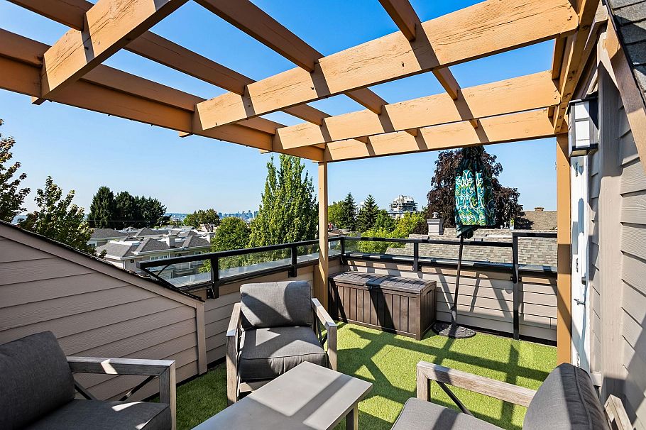 1121 St. Andrews Avenue North Vancouver, BC - 32