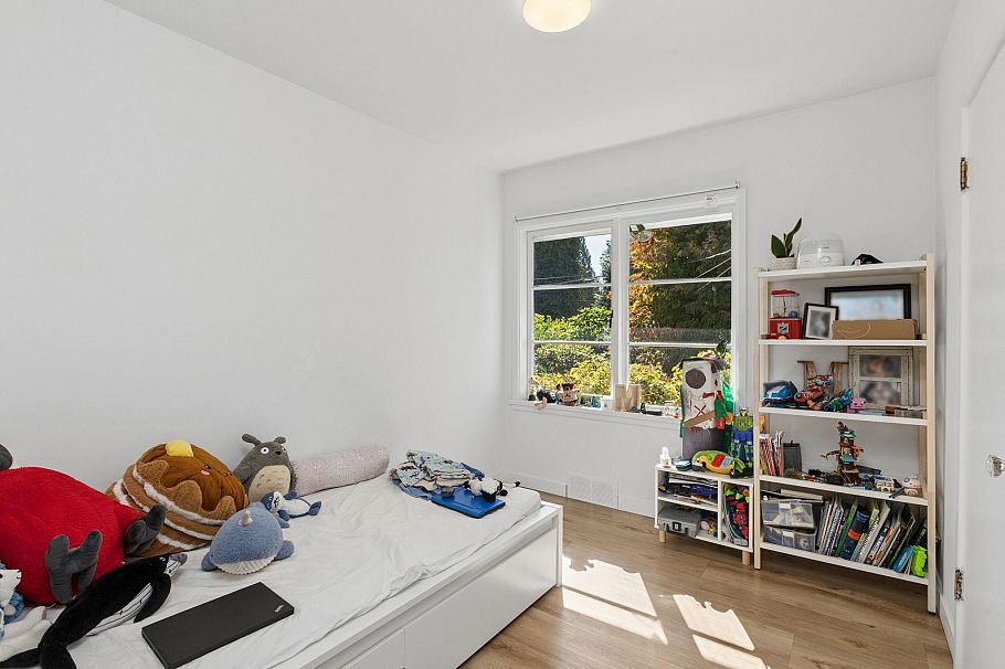 915 Wentworth Avenue North Vancouver, BC - 25