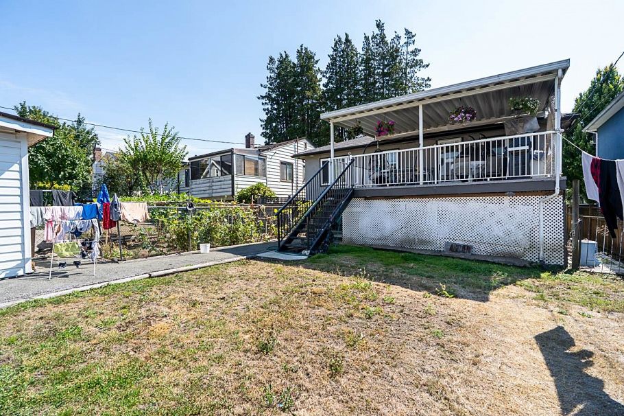 2873 E 54th Avenue Vancouver, BC - 18