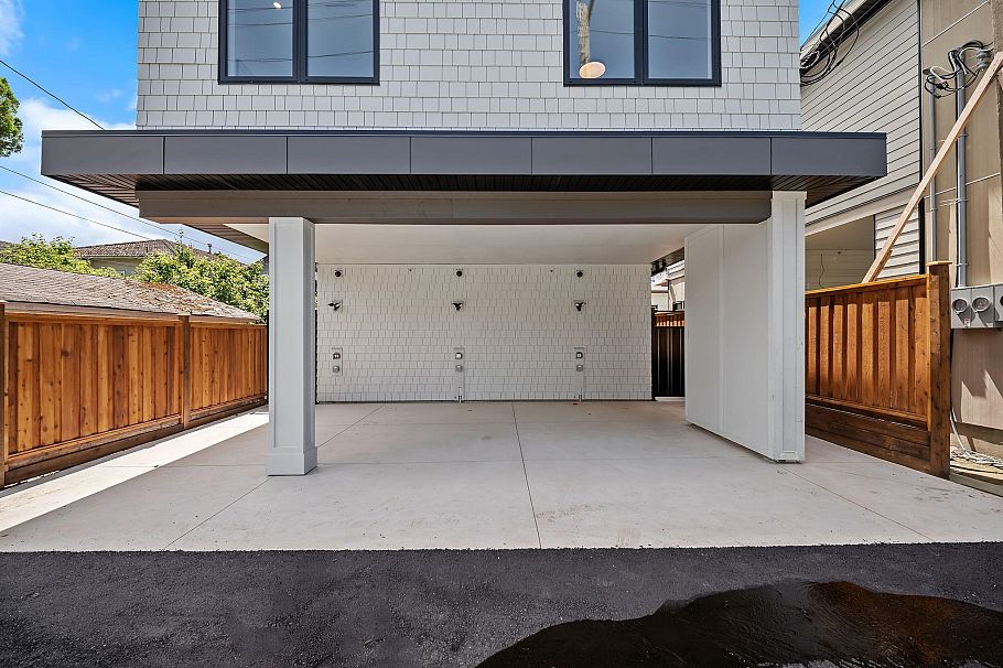 2545 E 2nd Avenue Vancouver, BC - 39