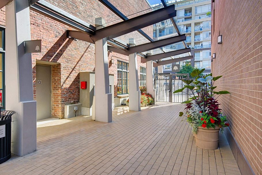 211 445 W 2nd Avenue Vancouver, BC - 3