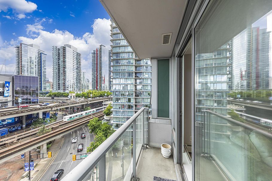 903 688 Abbott Street Vancouver, BC - 12