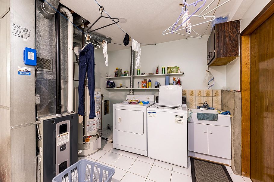 557 Tempe Crescent North Vancouver, BC - 29