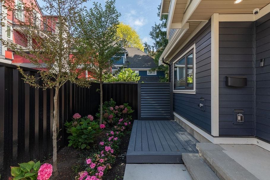 22 W 14th Avenue Vancouver, BC - 14