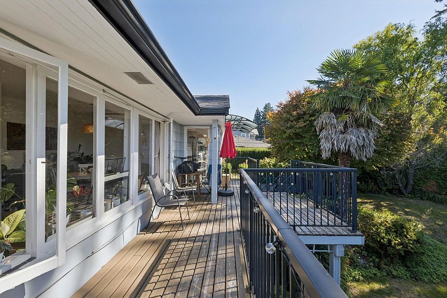 915 Wentworth Avenue North Vancouver, BC - 3