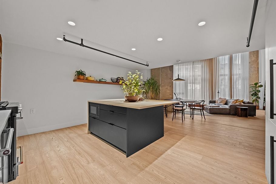 47 E Cordova Street Vancouver, BC - 6