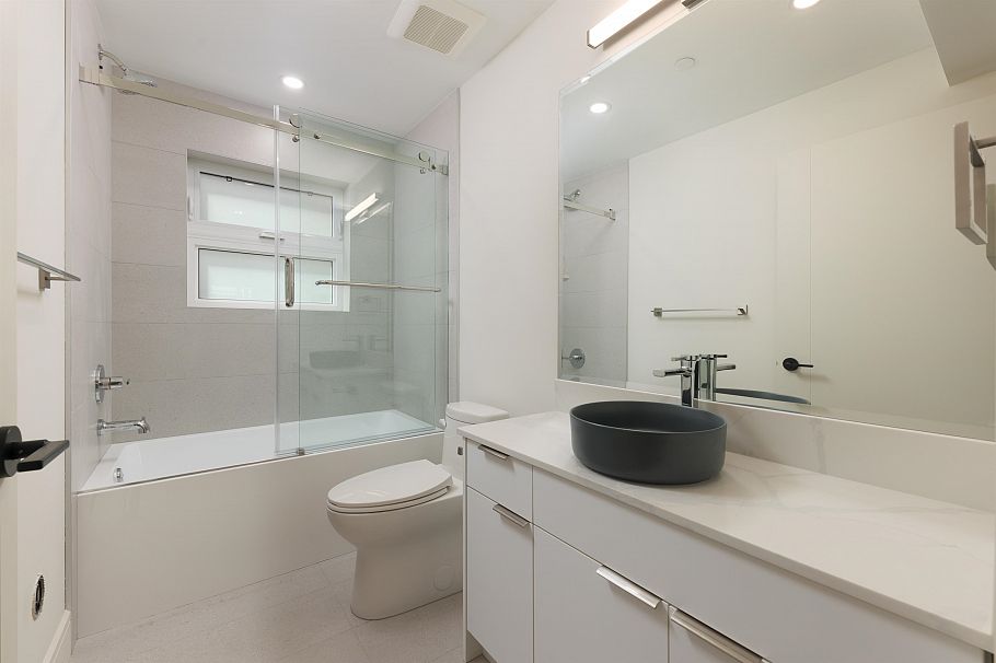 2066 E 1st Avenue Vancouver, BC - 23