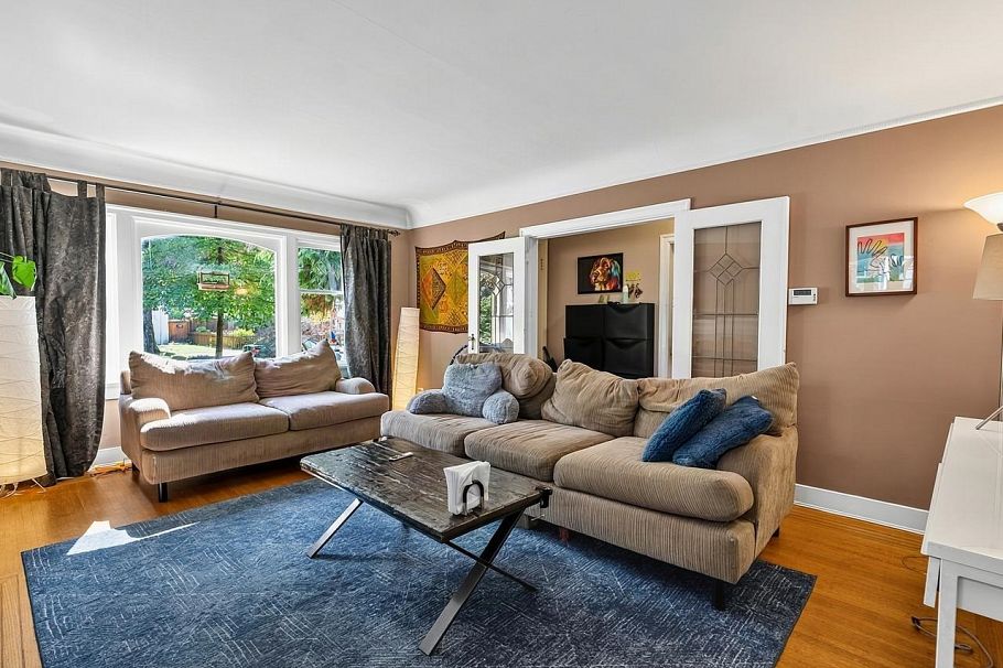 2521 Kitchener Street Vancouver, BC - 5