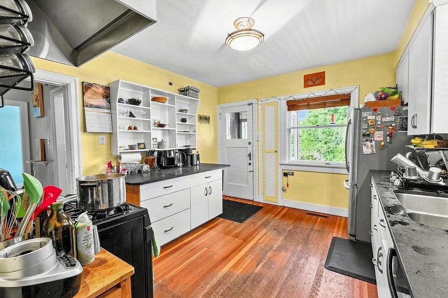 2521 Kitchener Street Vancouver, BC - 6