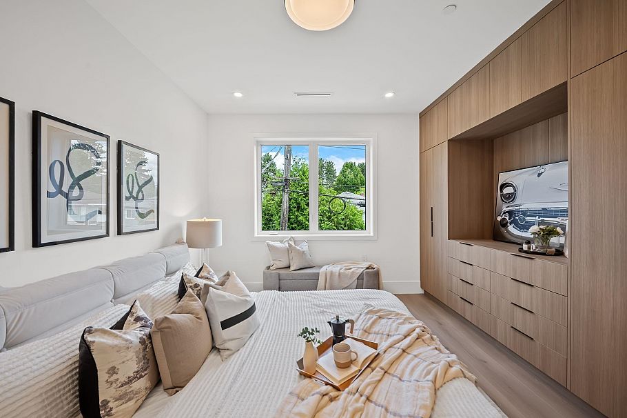 2545 E 2nd Avenue Vancouver, BC - 25