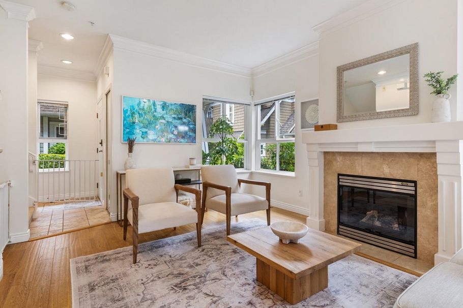 25 2688 Mountain Highway North Vancouver, BC - 2